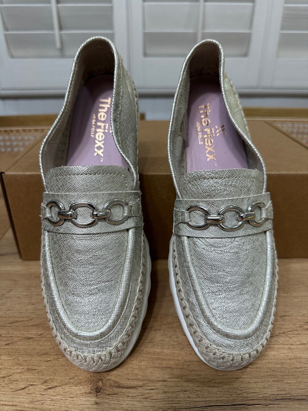The Flexx Vera Pelle Loafers Metallic Texture Silver Horsebit Size 6 Pre-Loved